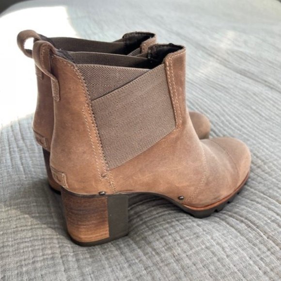 SOREL Boots - Picture 2 of 6